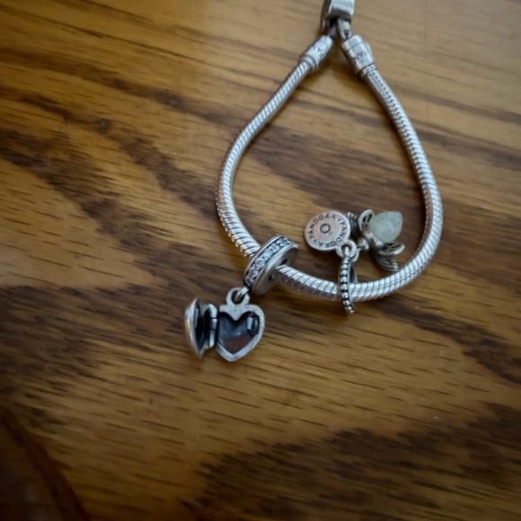 Pandora bracelet 2 charms - Picture 5 of 10